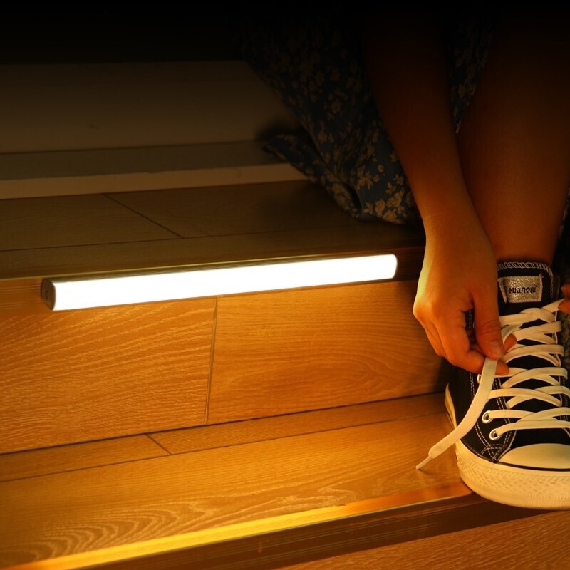 LED 야간 조명 모션 센서 무선 USB 충전식 주방 옷장 램프 계단 옷장 룸 통로 조명